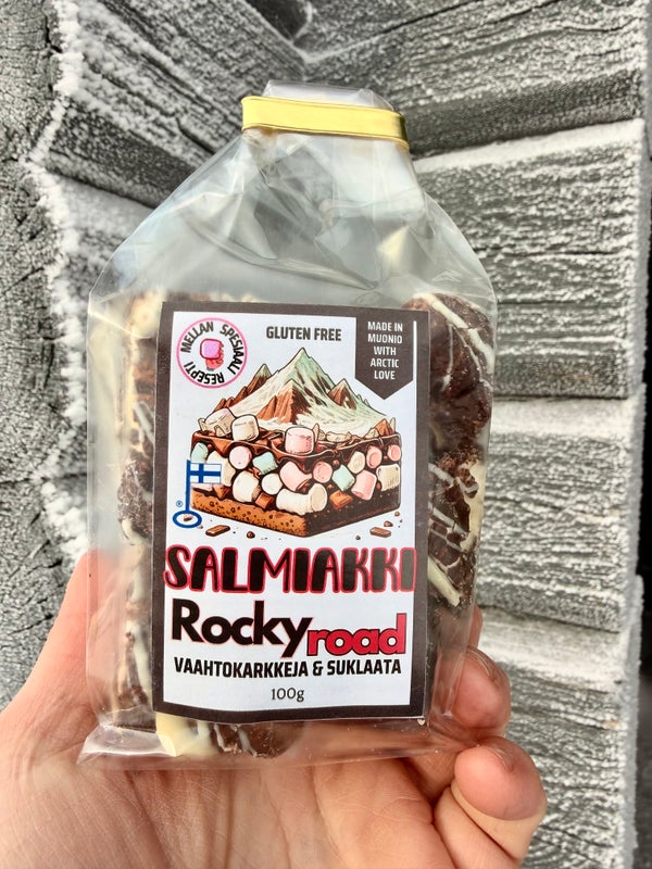Salmiakki rocky road vaahtokarkkisuklaa